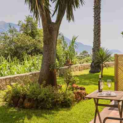 Theros Retreat Hotel Exterior