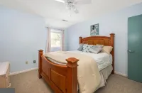 Lakeside Condo with water views minutes to Fenwick Island and Ocean City Hoteles cerca de Carolina Street Garden & Home, 40118 E. So. Carolina Avenue, Fenwick Island DE 19944