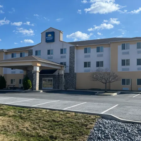 Days Inn & Suites by Wyndham Manheim Lebanon Hotele w: Rapho Township