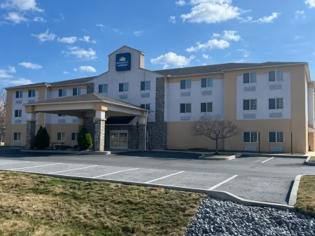 Days Inn & Suites by Wyndham Manheim Lebanon