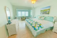 Gorgeous Ocean Views! Welcome to Bella Breeze! BeachFront 2Br 2BA