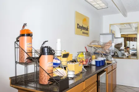 Days Inn by Wyndham Tallahassee University Center Отели в г. Таллахасси