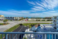 Balcony and Pool Steps from the Beach - Spectacular Coastal Haven