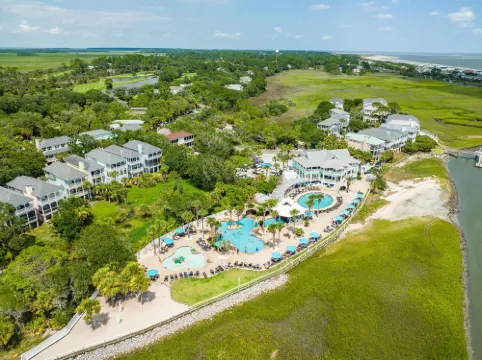 Effortless Beach Access and Resort Amenities - Charming Island Hideaway Hotel di Fripp Island