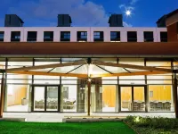 Hotel Alimara โรงแรมใกล้ปาร์กเกวย์