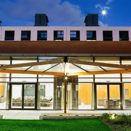 Hotel Alimara Отели рядом с достопримечательностью «Железнодорожный вокзал Пеу-дель-Фуникулар»