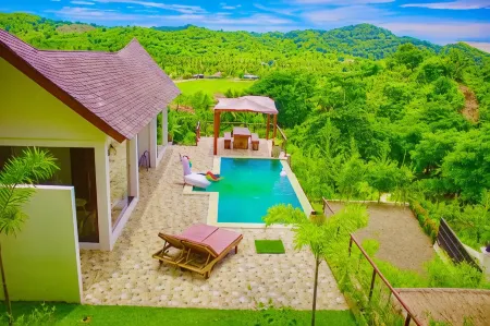 D&G Mansions Отели рядом с достопримечательностью «Pantai Selong Belanak»