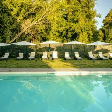 Viktoria Palace Hotel Hotels near Le Vignole Island