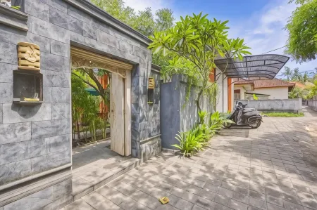 Jnj Guest House Отели рядом с достопримечательностью «Twin Island Dive»