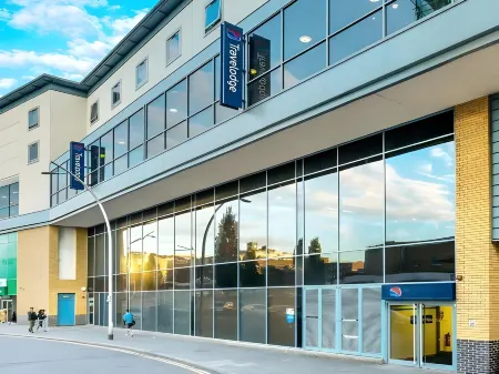 Travelodge London Ilford Отели в г. Редбридж