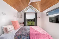 Appleby House & Rabbit Island Huts - Pet friendly