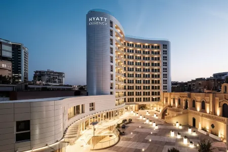 Hyatt Regency Malta Отели рядом с достопримечательностью «St George's Bay»
