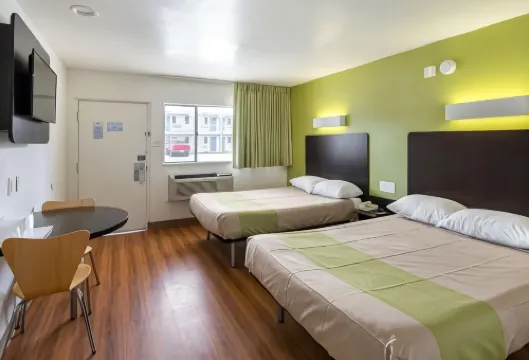 โมเทล 6 เอลปาโซ เท็กซัส - สนามบิน - ฟอร์ตบลิส โรงแรมในเอลปาโซ