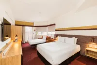 Statesman Hotel Hotels in Phillip