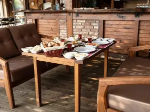 Ceneviz Suit Hotel