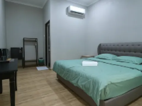 Faris's Homestay & Resort Hotels in Pasir Puteh