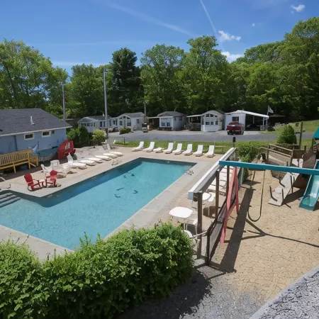 Drake's Island Resort & Cottages