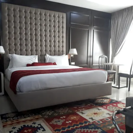 Best Western Plus-Guest Room