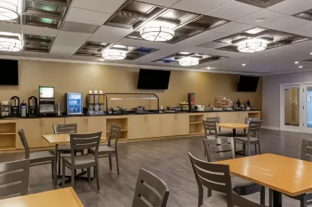 Best Western Plus University Inn Отели рядом с достопримечательностью «Winston-Salem Fairgrounds»
