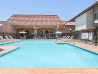 Ramada by Wyndham Fresno North - Pool
