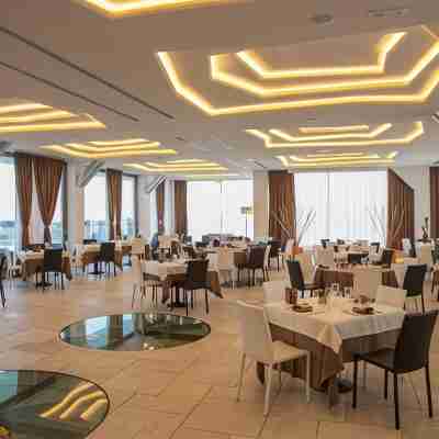 4 Spa Resort Hotel Dining/Meeting Rooms