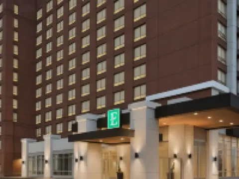 Embassy Suites by Hilton Toronto Airport โรงแรมในโตรอนโต