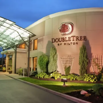 DoubleTree by Hilton Hotel Buffalo - Amherst Hotels near The Park School of Buffalo