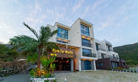 Geoje Island Limba Balis Pension Отели рядом с достопримечательностью «Historic Park of Geoje POW Cam»