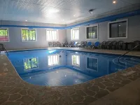 Super 8 by Wyndham Bridgeview of Mackinaw City - Pools