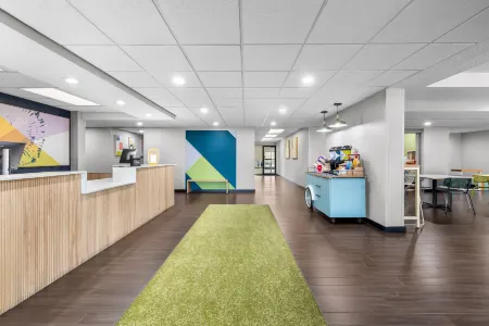 Spark by Hilton Green Bay Отели в г. Ашваюбенон