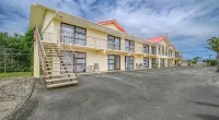 Wayfarer Motel Hotels in 