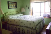 Sanitized! Creekside Cottage sits over Creek  Woods, Looking into Park!  Pets OK