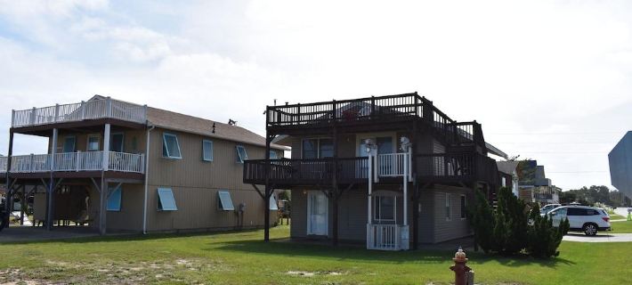 Beach Cottage, 3 min walk to Beach Kill Devil Hills with WiFi, AC, Hot Tub Hotels in Kill Devil Hills