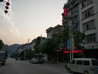 Leye Huali Business Hotel