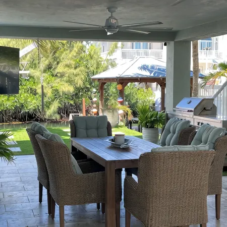 Spacious 4-bedroom vacation home minutes to John Pennekamp Coral Reef State Park