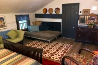 Red Fox Ridge Cabin Retreat - No Cleaning Fee. Relax and unwind