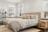 Luxury Beachfront Cottage w Hot tub, Sauna & Bar - Gym