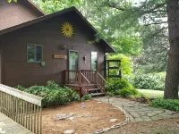 Woodland Hideaway a Peaceful Finger Lakes 2 bedroom 1.5 bath home in Naples NY