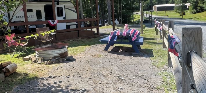 Cozy 2-bedroom RV in amazing Pipestem with AC, WiFi and Heat Smart TV Отели в г. Саммерс