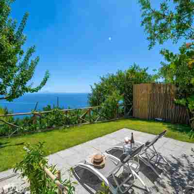 Mariantonietta House: bright colorful rooms, overlooking the vast sea Hotel Exterior