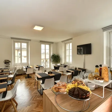 Lainez Rooms & Suites