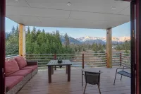 Alaska Slopes | Hot Tub, Gym & Guest House