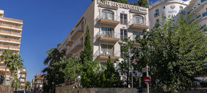 Hotel Dwo les Palmeres Отели в г. Калелла