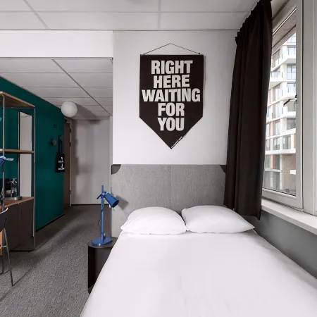 The Social Hub Amsterdam West 4 star Отели рядом с достопримечательностью «Де-Баарсьес»