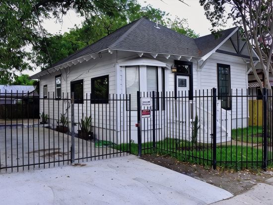 Downtown San Antonio cozy 3BR 2BA with free parking