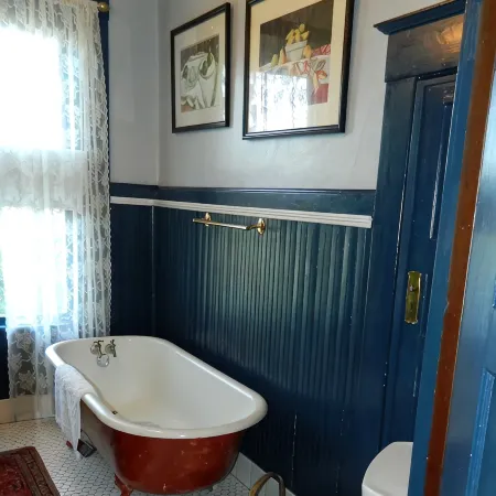 Luxury Lodging in the Heart of Historic Downtown Gonzales