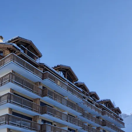 COURCHEVEL 1650, stand. apartment sleeps 8, 100 m gondola, covered parking.