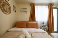 Skyline Stay in Araneta Cubao w/ Karaoke & Netflix - balcony