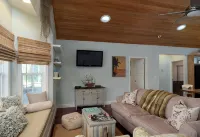 Perfect Lakefront Getaway on clear deep private lake 20 min from Gainesville