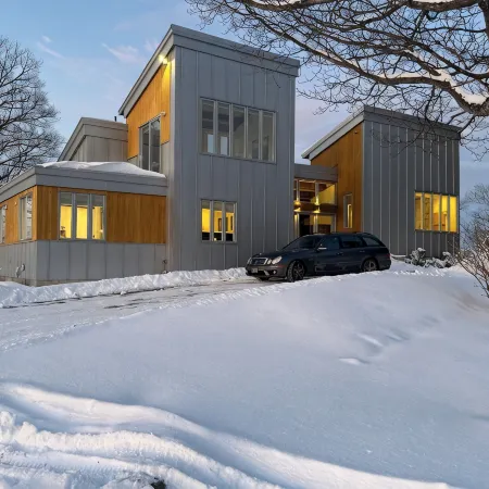 Luxury Mountain Top House , Hot Tub, Fire Pit & Panoramic Stratton Views